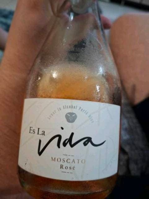 Es La Vida Moscato Rosé